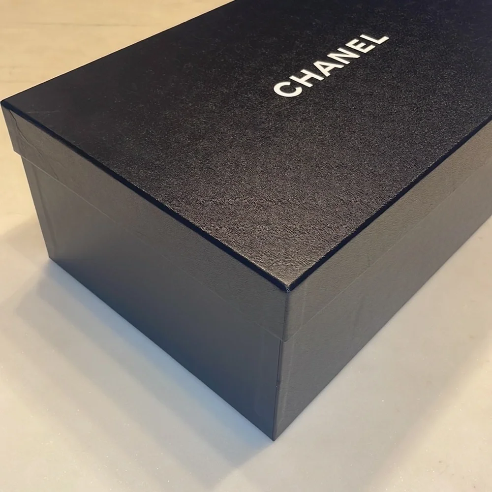 100% authentic Chanel Box - Picture 2 of 8